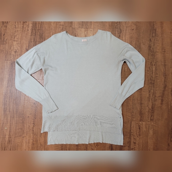 FREE W BUNDLE Cupio high low sweater - Picture 1 of 8